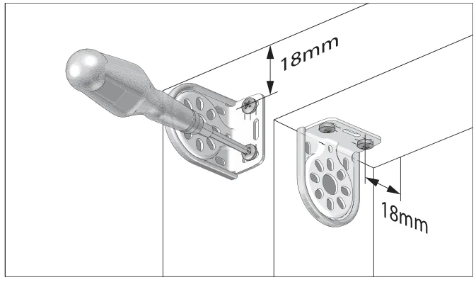 Stålbrakett skrudd fast i tak/karm med 18 mm avstand markert, og veggbrakett med 18 mm avstand