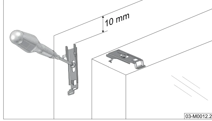 Stålbrakett skrus fast på oversiden av vegg/karm med skrutrekker, 10 mm fra forkanten, med en løs brakett ved siden