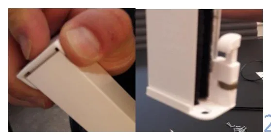 Fot med festekrok klemmes på enden av en sideskinne