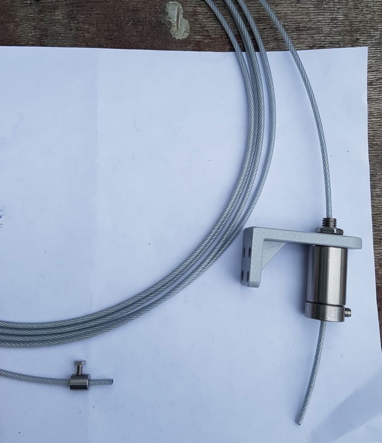 Styrewire med klemme og brakett til styrewire