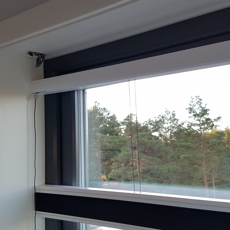 Smartcord AU20 klikket p&aring; plass i braketten &oslash;verst i foringen