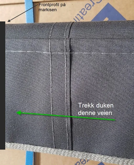 Foto av markiseduk som trekkes inn i frontprofilen i riktig retning
