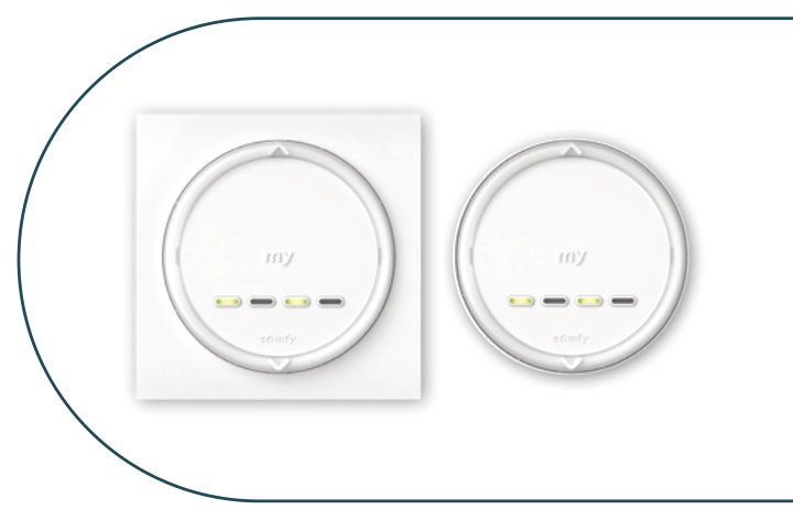Amy 4 Modes io veggbryter i firkantet ramme og i rund ramme, side om side, med my-knapp og kanal-LED-er